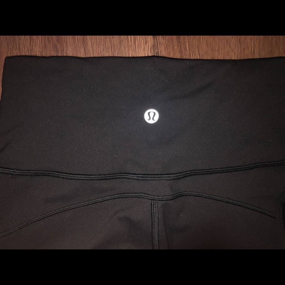 Lululemon size 4 leggings all the right places